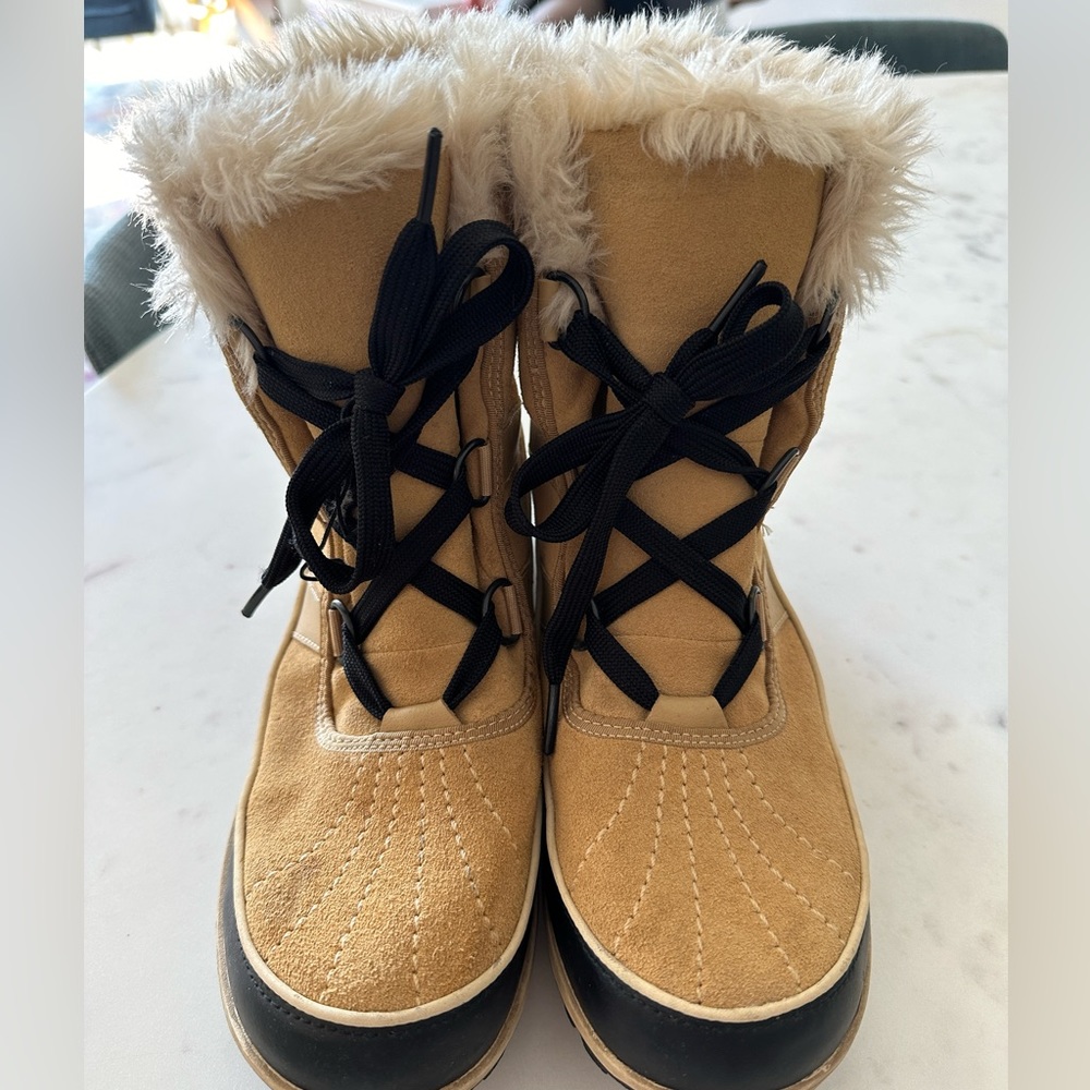 Woman’s Sorel winter boots - size 10